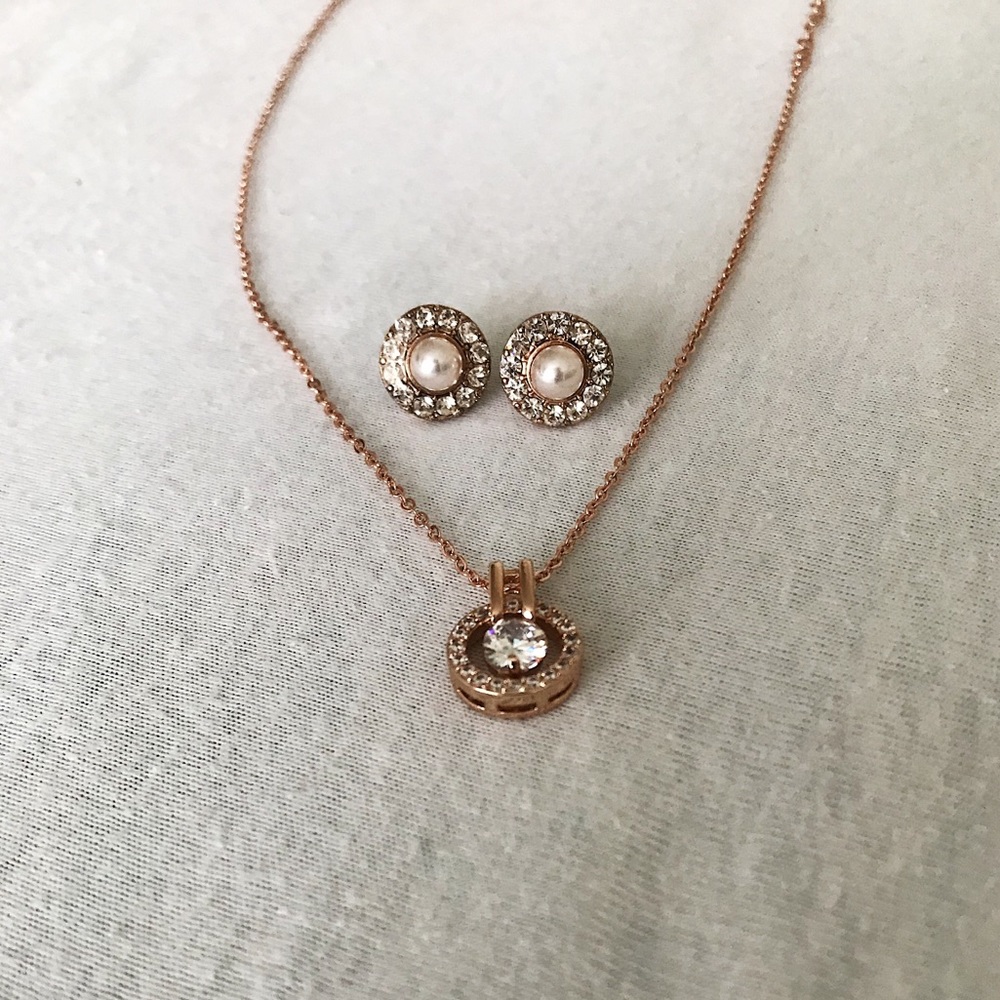 Faux diamond and pearl necklace and earring set